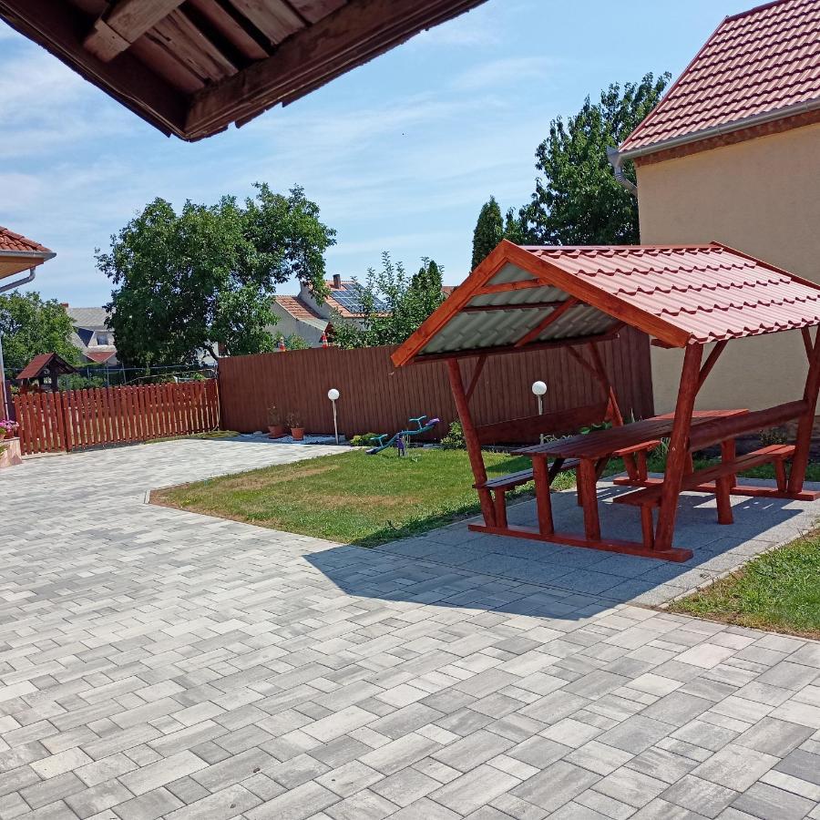 Livia Apartman Бюк Экстерьер фото
